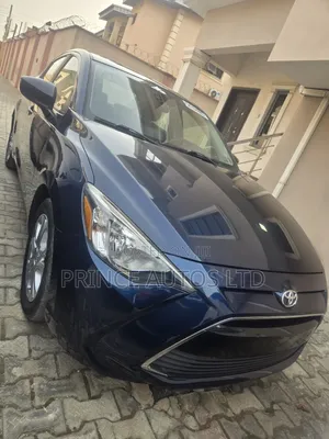 Toyota Yaris 2017 Blue