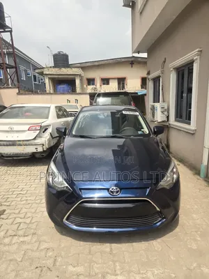 Toyota Yaris 2017 Blue