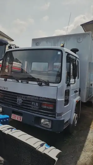 Super Clean Foreign Used Volvo Fl6 Truck 8 Bolts