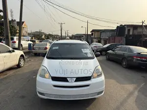 Toyota Sienna 2004 White
