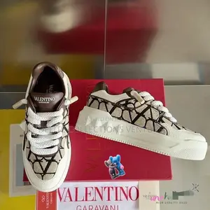 New Valentino Garavani Low-Top Calfskin With One Stud (