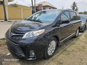 Toyota Sienna XLE 7 Passenger AWD 2020 Black