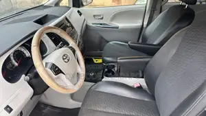 Toyota Sienna SE FWD 8-Passenger 2013 Red