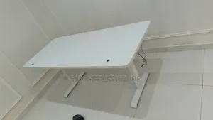 A Motorized Height-Adjustable Electric Standing Desk 160x60 Cm