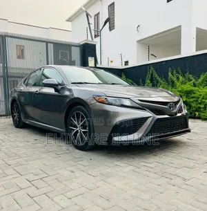 Toyota Camry SE 2021 Gray