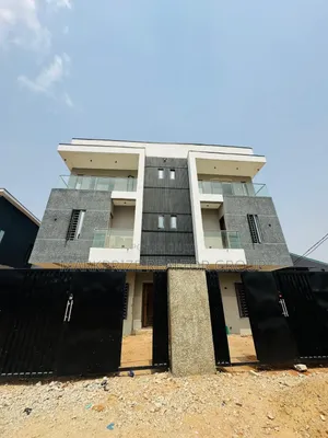 4bdrm Farm House in Ogudu Gra Lagos for sale