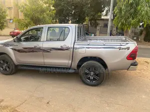 New Toyota Hilux 2025 Gray