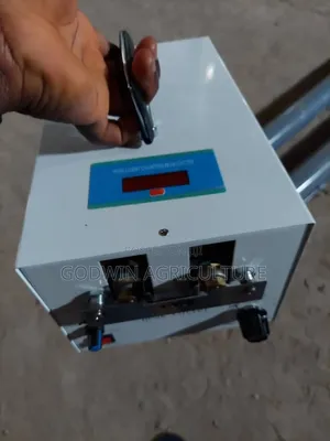 Quality Debeaker Machine With Counter