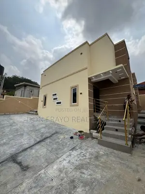 3bdrm Bungalow in Near Eleyele Busstop for sale