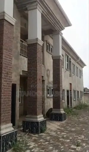 2bdrm Block of Flats in Bakare Estate Off for sale