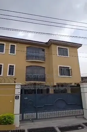 Furnished 3bdrm Block of Flats in Pedro, Igando / Ikotun/Igando