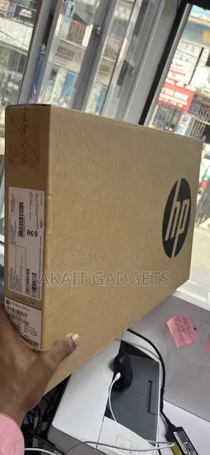 New Laptop HP EliteBook 860 G9 16GB Intel Core i7 SSD 512GB
