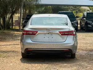 Toyota Avalon XLE Premium Sedan FWD (3.5L 6cyl 6A) 2017