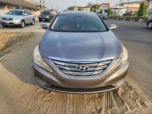 Hyundai Sonata Limited 2.0T Sedan (2.0L 4cyl 6A) 2012 Gray