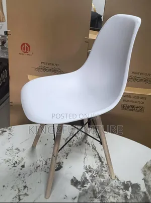 White Plastic Shell Seat and Wooden Legs