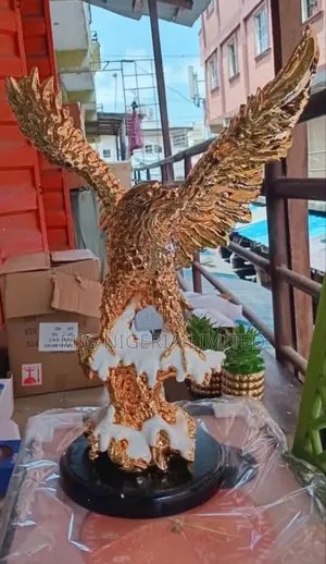 Big Flying Eagle Centre Table Decor With Black Stand