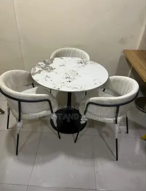 Smart Modern Dining Set by 4seaters