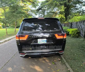 Toyota Sequoia Platinum 4dr SUV 4WD (5.7L 8cyl 6A) 2010 Black