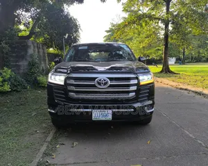 Toyota Sequoia Platinum 4dr SUV 4WD (5.7L 8cyl 6A) 2010 Black