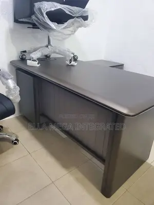 Luxury 1.6 Meters Office Table