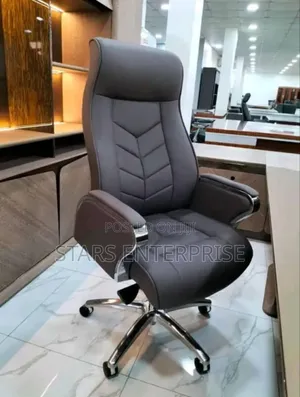 Office Chair / Modern Swivel Chair