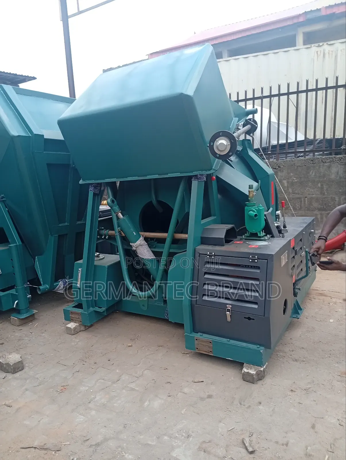 Self-Loading Concrete Mixer