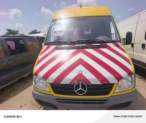 Mercedes-Benz Sprinter 2000 Yellow