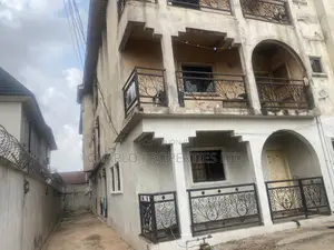 20bdrm Block of Flats in Benin City for sale