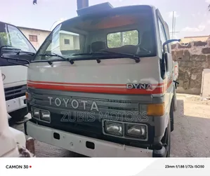 Toyota Dyna 200
Petrol Engine
