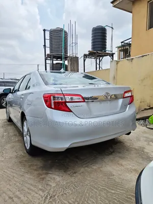 Toyota Camry XLE 4dr Sedan (2.5L 4cyl 6A) 2013 Silver