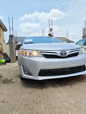 Toyota Camry XLE 4dr Sedan (2.5L 4cyl 6A) 2013 Silver