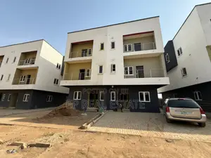 5bdrm Duplex in Utako for sale
