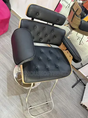 Trendy Saloon Chair With Wooden Design