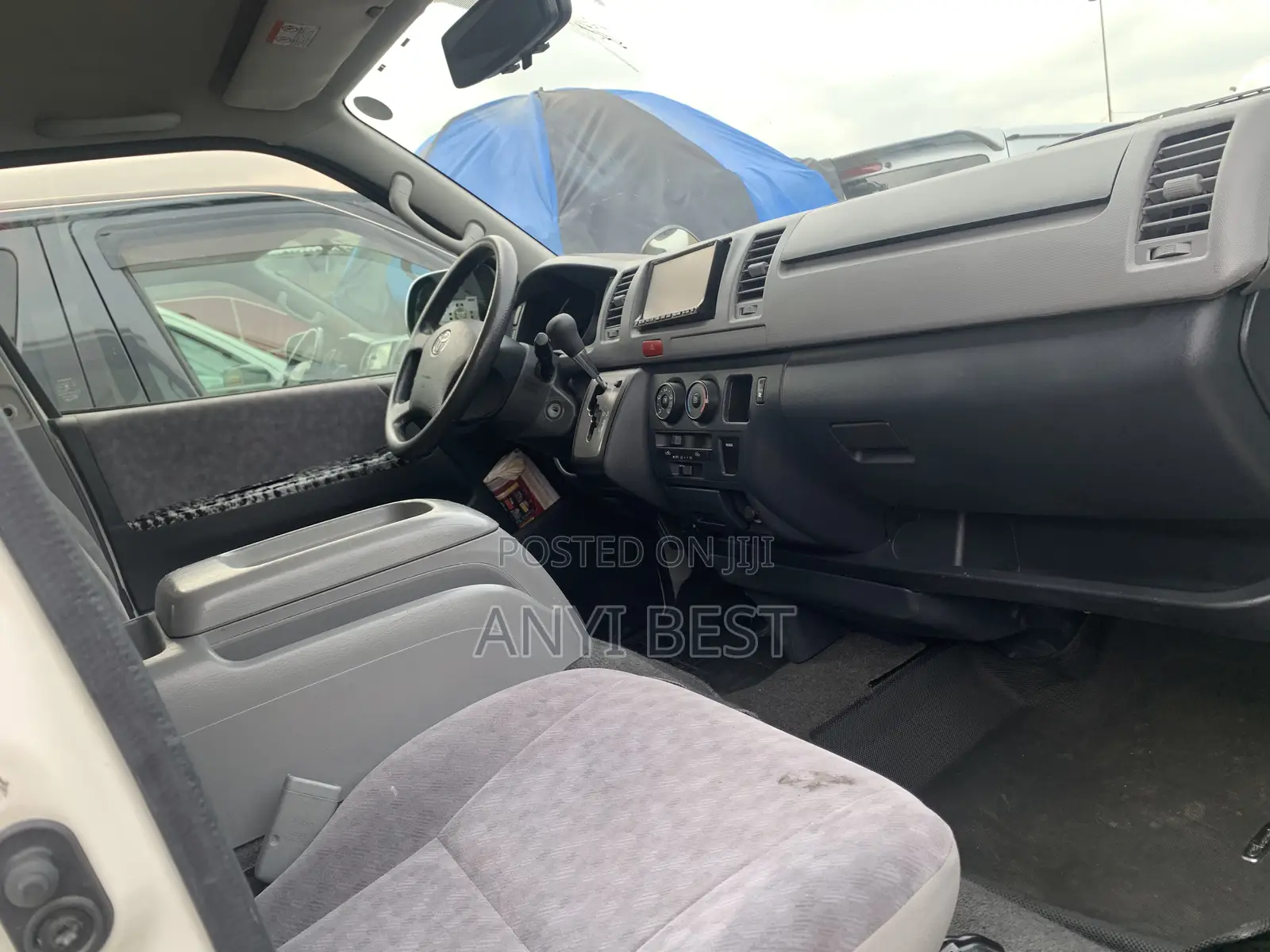 Toyota HiAce 2011 White
