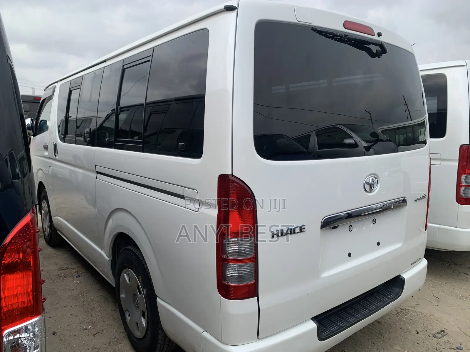 Toyota HiAce 2011 White