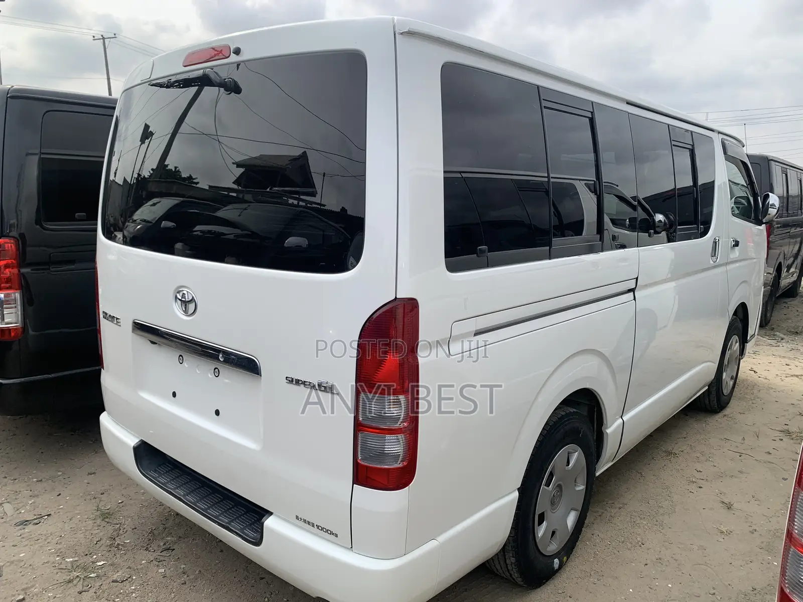 Toyota HiAce 2011 White