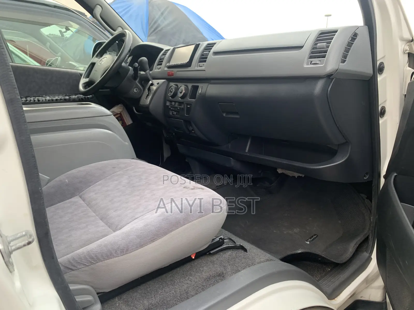 Toyota HiAce 2011 White