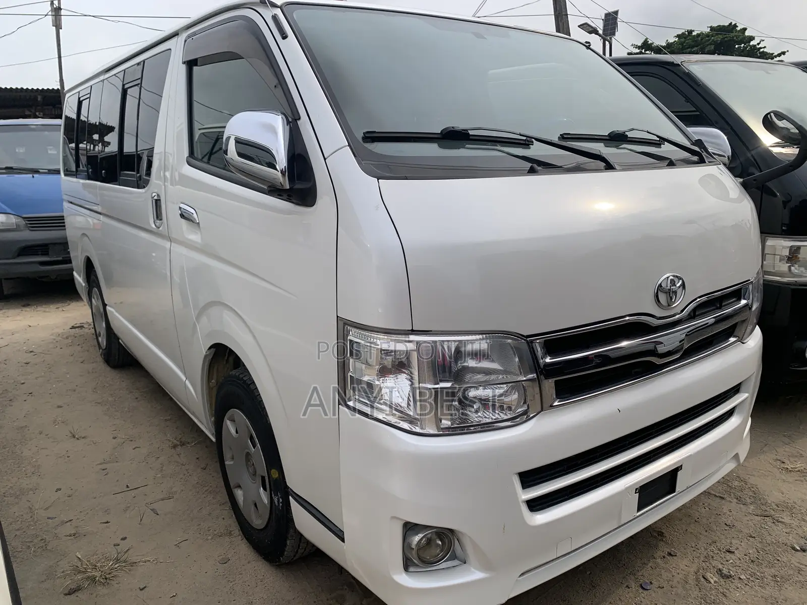Toyota HiAce 2011 White