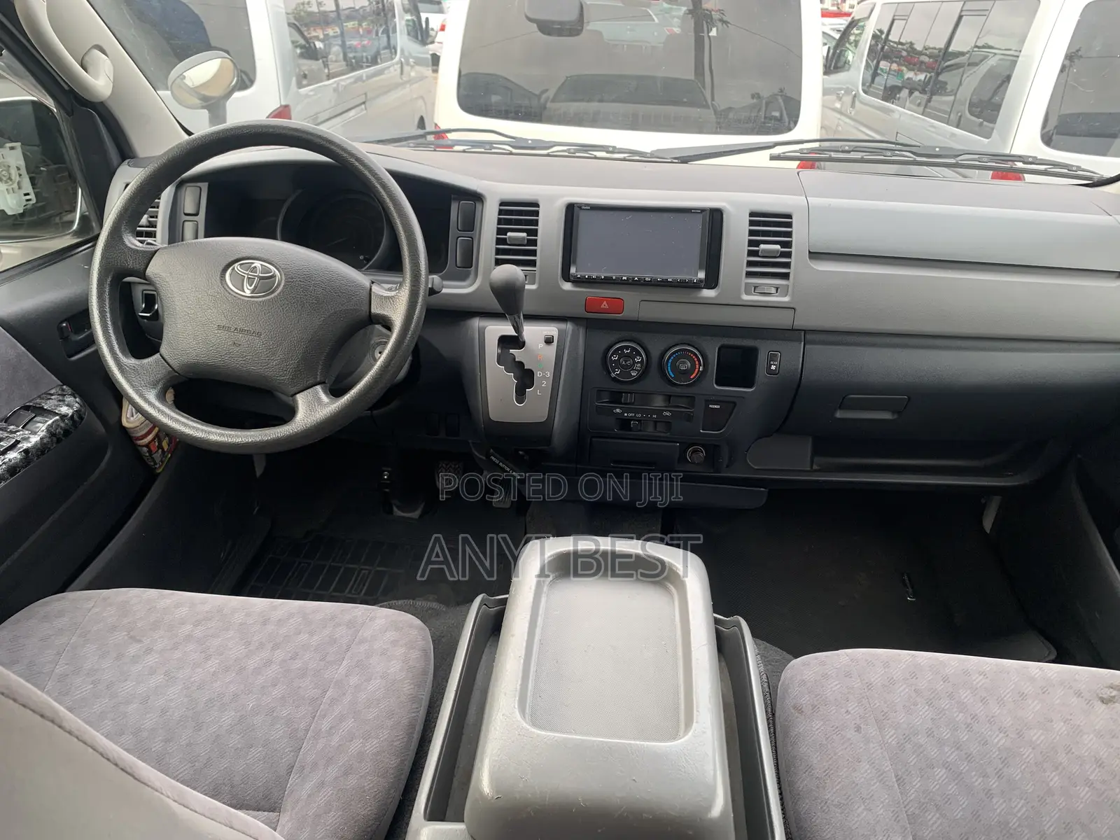 Toyota HiAce 2011 White