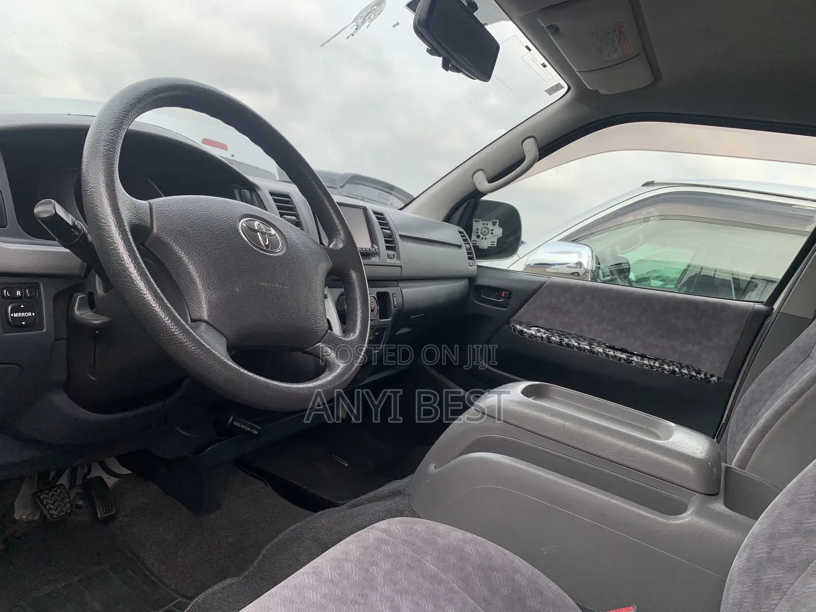 Toyota HiAce 2011 White