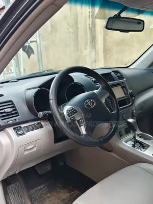 Toyota Highlander Limited 4dr SUV AWD (3.5L 6cyl 6A) 2014 Gray