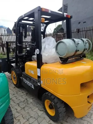 Toyota 4-ton Gas / Diesel Forklift - Zero Hour, Brand New"
