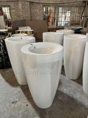Luxury Freestanding Ceramic Wash Hand Basin for Modern Bathroom