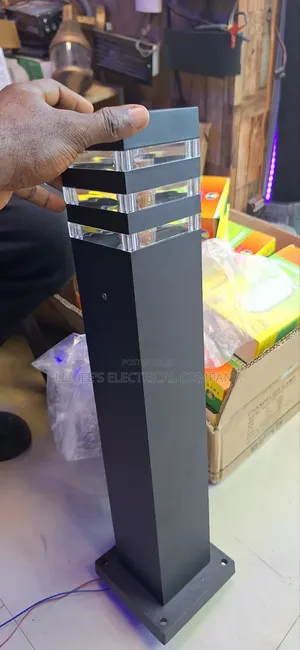 High Quality Floor Mounted Garden Light That Uses Led Bulb