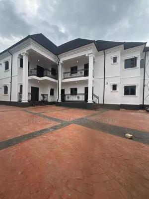 4bdrm Block of Flats in Heartland Court for sale