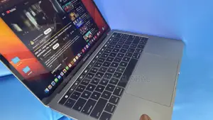 Laptop Apple MacBook Pro 2017 16GB Intel Core i5 SSD 256GB