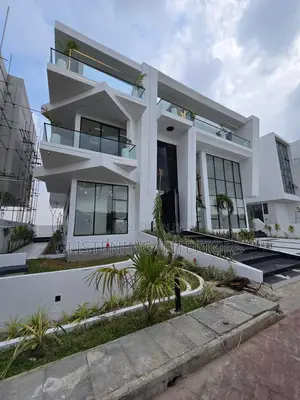 Balcony 10m Plain Tempered Glass and All Black Accessories