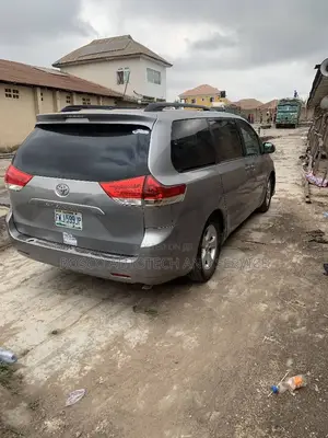 Toyota Sienna XLE 7 Passenger 2012 Silver