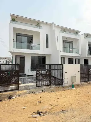4bdrm Duplex in Chevron for sale
