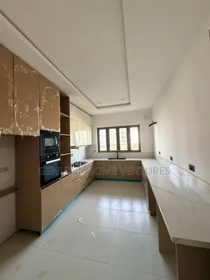 4bdrm Maisonette in Lekki Phase One for rent